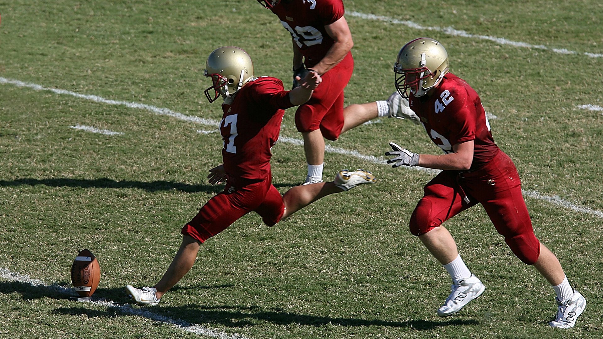 “城市水塔外墙攀爬赛” 试验性活动吸引极限玩家